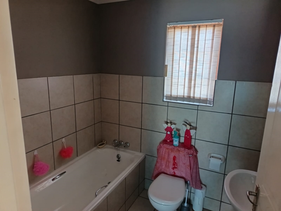3 Bedroom Property for Sale in Langenhovenpark Free State